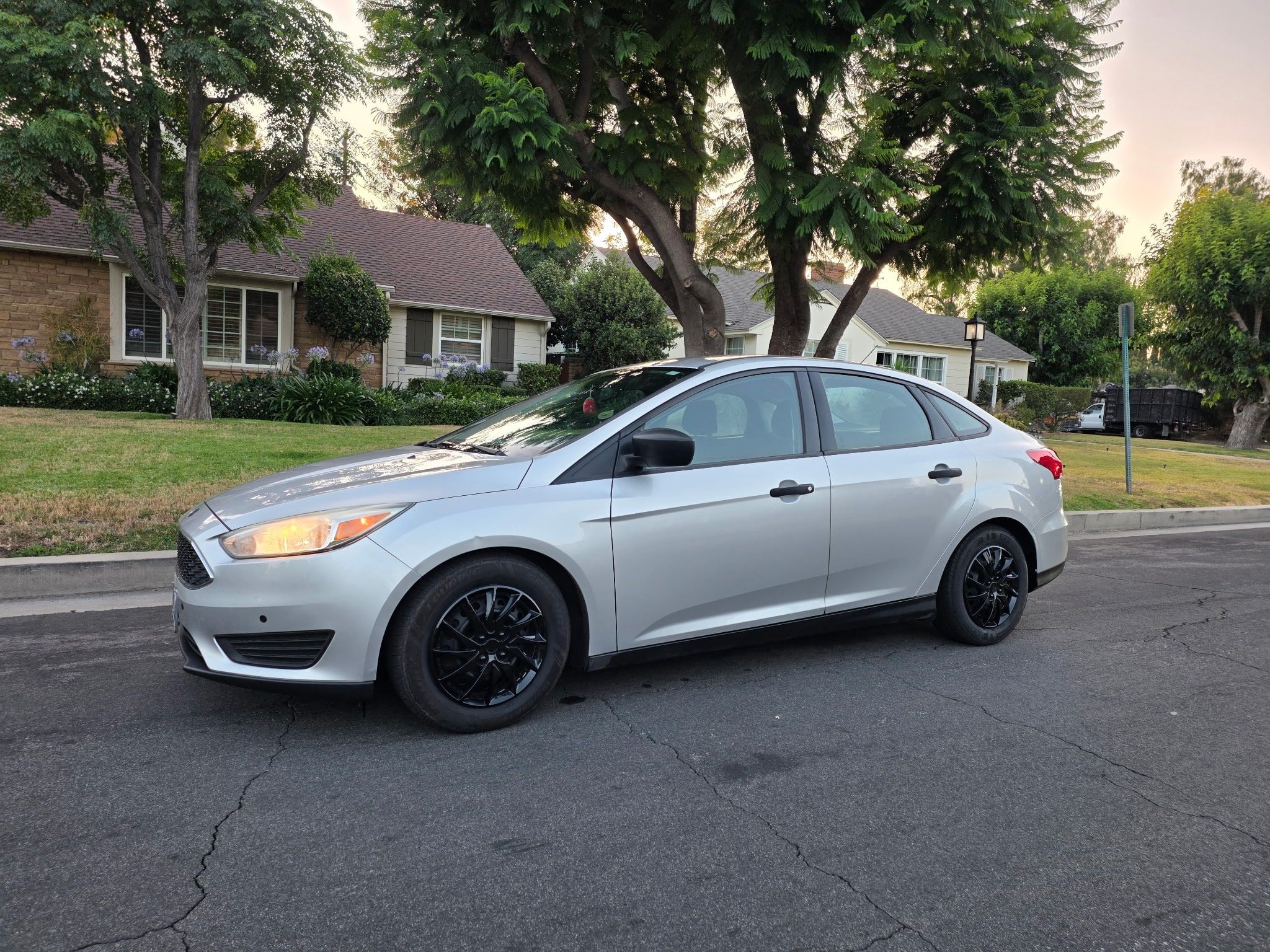 2016 Ford Focus S - Silver exterior