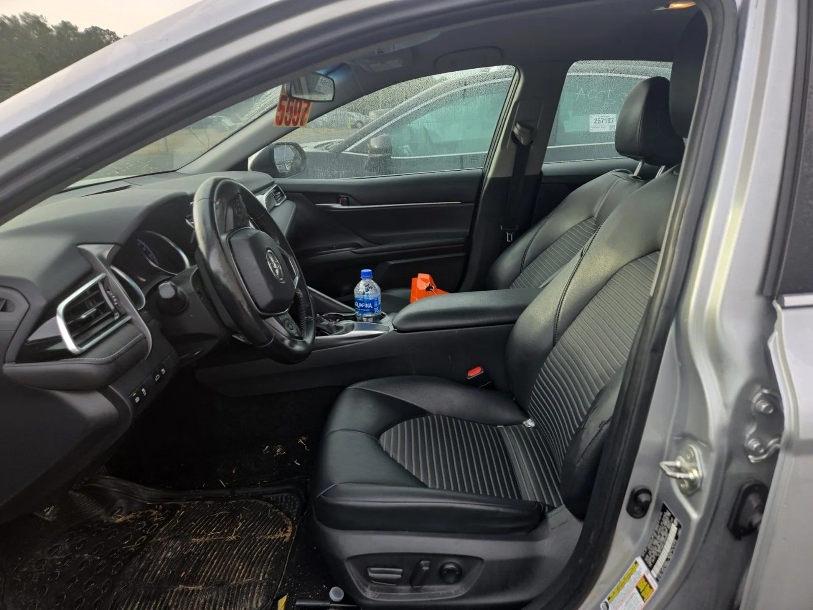 2018 Toyota Camry SE — photo 4 of 32