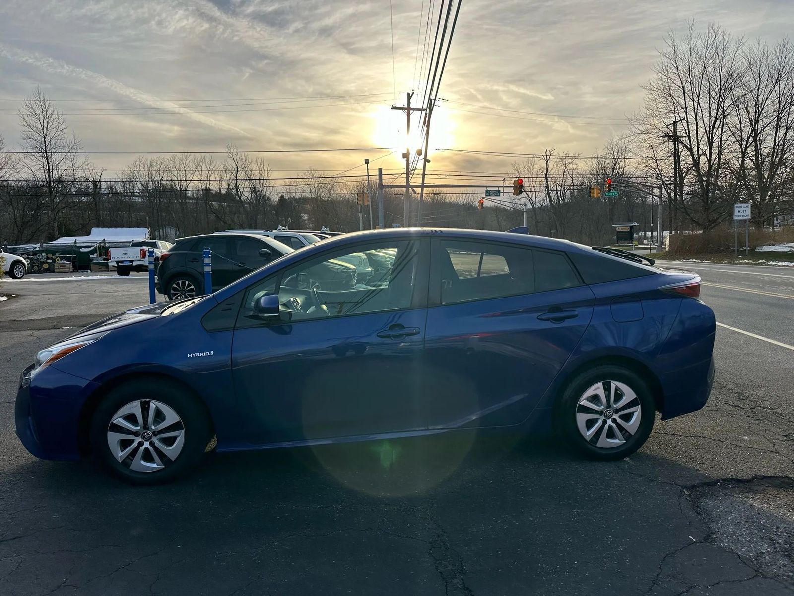 2018 Toyota Prius Two — photo 3 of 35