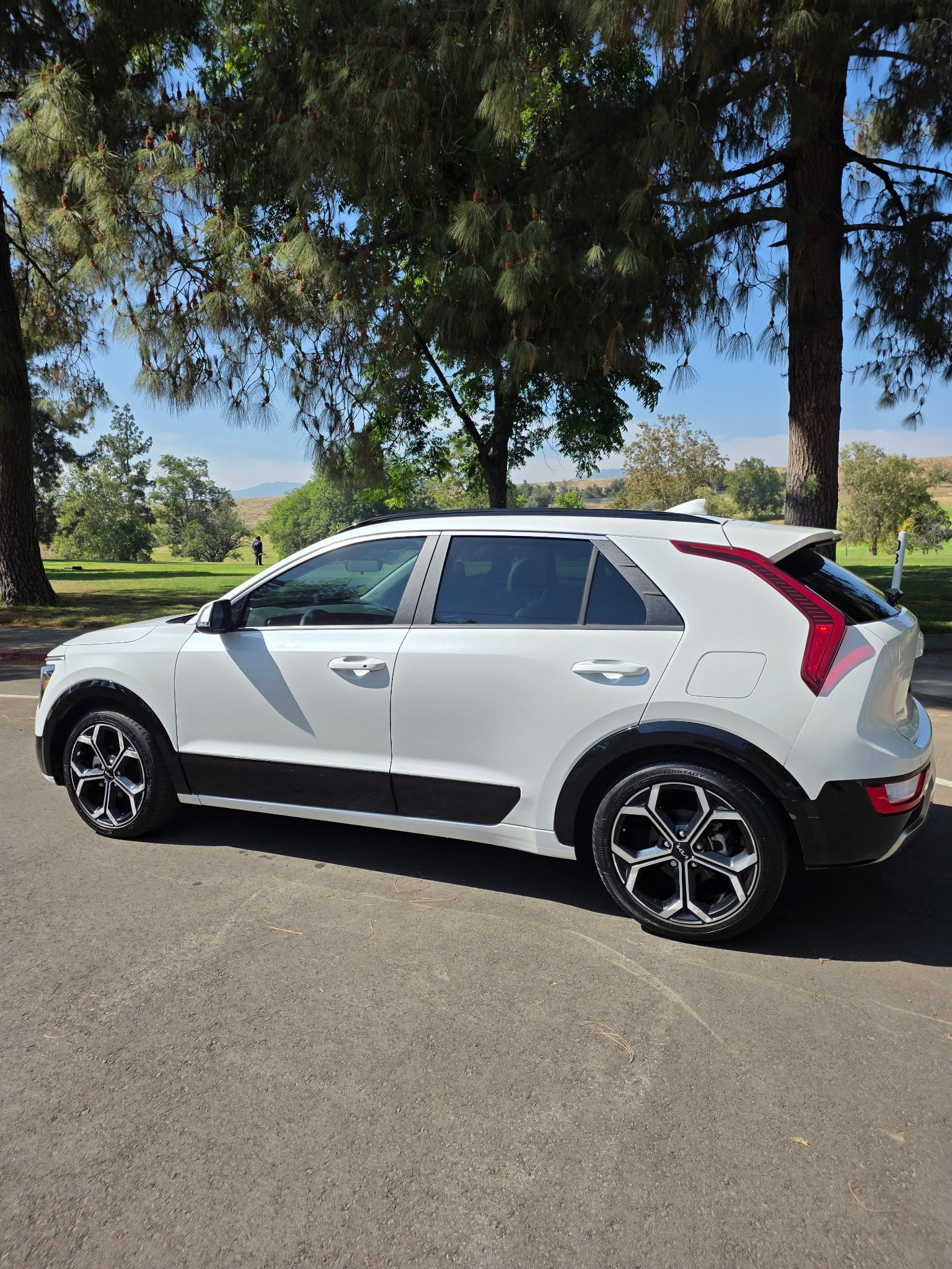 2024 Kia Niro EX Touring — photo 3 of 15